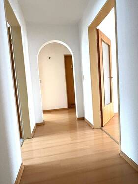 Flur (Beispiel).JPG - 3 Zimmer Etagenwohnung zum Kaufen in Freital