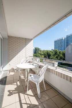 Loggia mit Ost-Ausrichtung - 1 Zimmer Etagenwohnung in Berlin