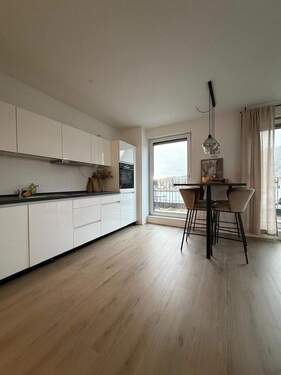 Moderne Küche mit Balkonblick - 2 Zimmer Etagenwohnung in Singen