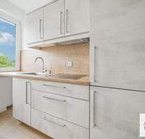 Sanierte 2-Raum-Whg mit Einbauküche, am Stadtrand von Neustadt: mit geschützter Loggia & Badewanne - Neustadt in Sachsen