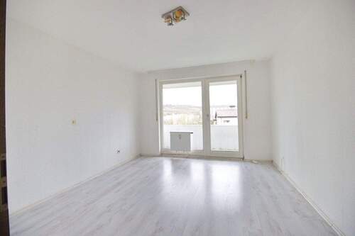 Schlafzimmer - 3 Zimmer Etagenwohnung zum Kaufen in Würzburg