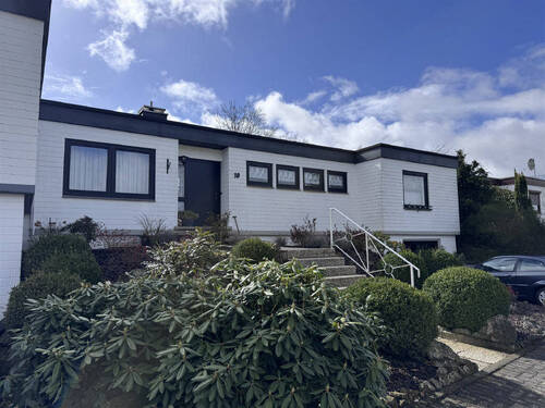 Bild1 - Wohnen auf einer Ebene - Charmantes Einfamilienhaus mit Traumgarten und Terrasse