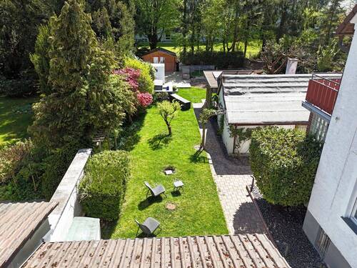 Garten - 8 Zimmer Mehrfamilienhaus, Wohnhaus in Stuttgart