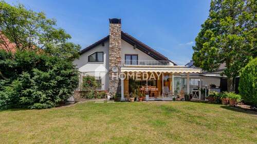 Außenansicht 3 - Ein Haus für Visionäre: 180 qm Wohnfläche, großzügiges Grundstück, Wintergarten & Gartenparadies