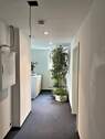 Großzügiger Flur - 2 Zimmer Büro in Neubiberg
