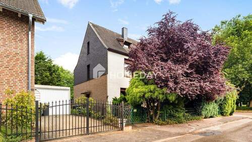 Außenansicht 1 - Großzügige 4-Zimmer-Etagenwohnung mit Potenzial - 102 m² Wohnfläche in ruhiger Lage