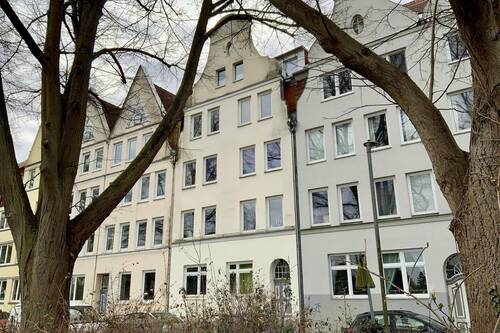 Blick zum Haus - 3 Zimmer Etagenwohnung zum Kaufen in Lübeck