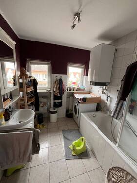 Badezimmer mit WM Anschluss - 4 Zimmer Etagenwohnung in Bad Staffelstein
