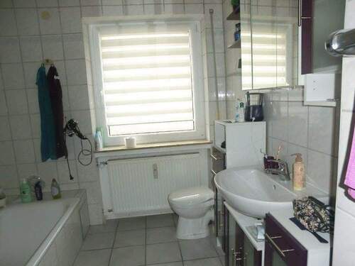 Badez. EG u. 1.OG m. Wanne, Dusche u. WC - Mehrfamilienhaus, Wohnhaus mit 260,50 m² in Röthlein zum Kaufen
