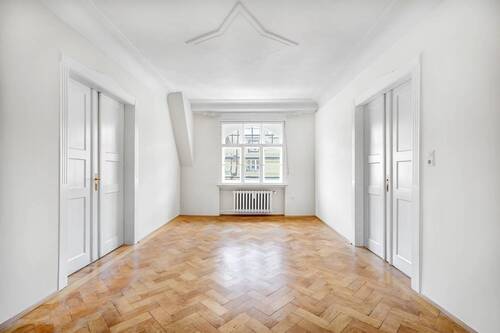 Herrschaftlicher Altbaucharme - 5 Zimmer Etagenwohnung zum Kaufen in München