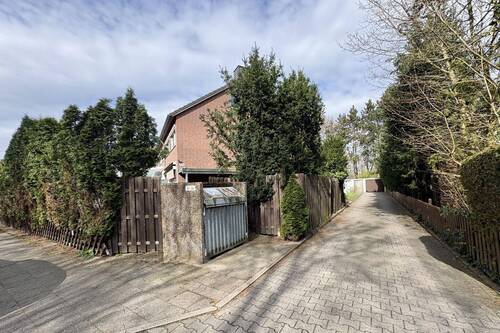 Straßenansicht - 5 Zimmer Reihenendhaus zum Kaufen in Lübeck