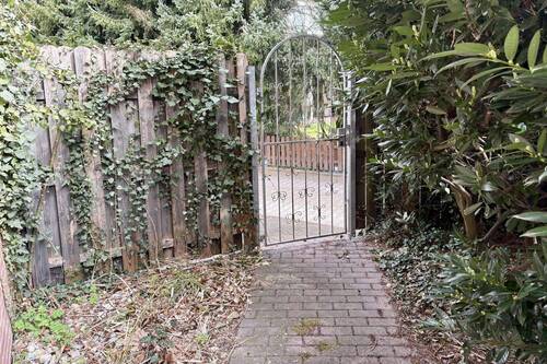 Seitlicher Zugang zum Garten - 