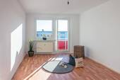 Wohnzimmer Vergleichswohnung - Tolle 3-Raum-Wohnung mit Balkon in begrünter Wohnlage