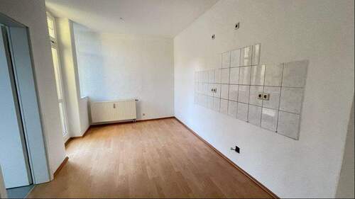 Küche mit Zugang zum Balkon - 