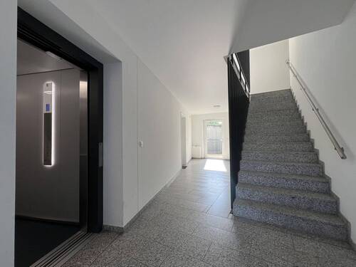Aufzug - 2 Zimmer Etagenwohnung in Bubenreuth