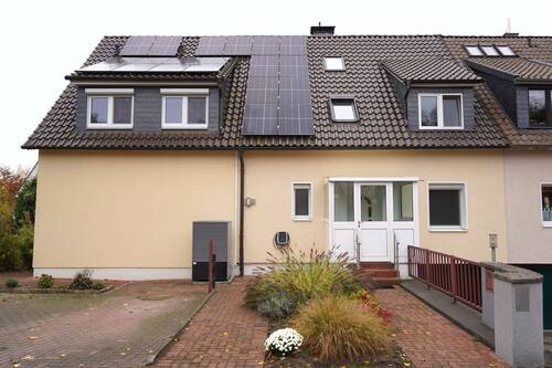 Eingangsbereich mit Erker - Doppelhaushälfte mit 235,00 m² in Hannover zum Kaufen