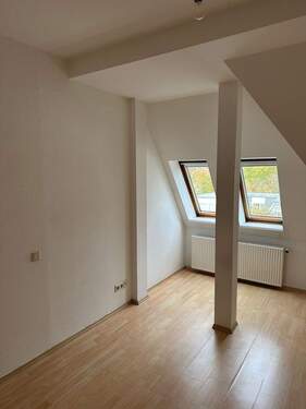 Zimmer 1 - Attraktive 2-Zimmer-Dachgeschosswohnung im Altbau - über den Dächern von Steglitz-Zehlendorf!