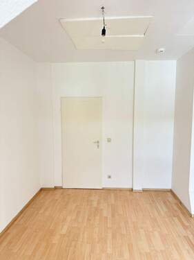 Tür - Etagenwohnung mit 63,00 m&sup2; in Berlin zum Kaufen