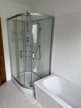 Badezimmer linke Seite - 