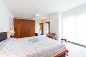Elternschlafzimmer mit Balkon- und Badzugang - 