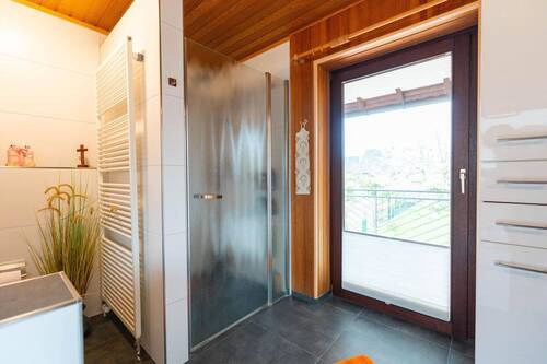 Vollbad mit Balkonzugang - 