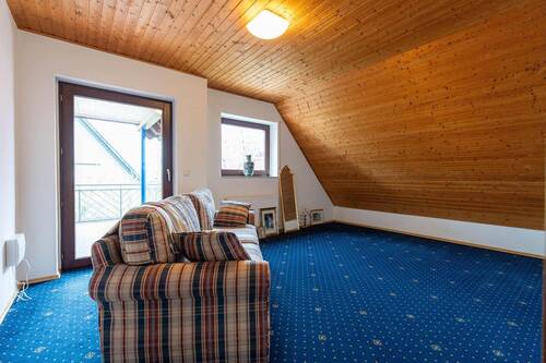 Zimmer mit Balkon zur Straßenseite - 