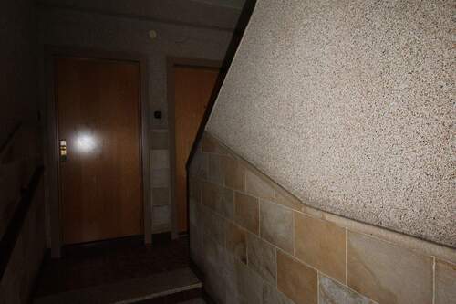 Treppenhaus - 4 Zimmer Etagenwohnung zur Miete in Duisburg