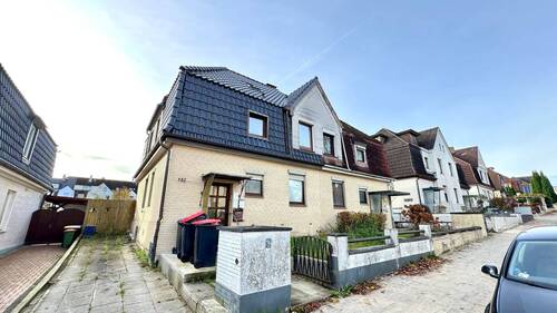 Straßenansicht - Gepflegtes Mehrfamilienhaus im beliebten Stadtteil Harburg