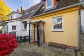 Hausansicht - Reihenmittelhaus im beliebten Garstedt!