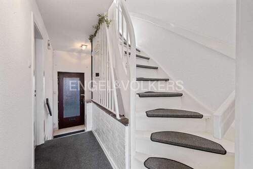 Treppe zum Obergeschoss - 