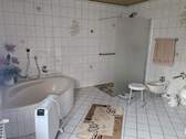 EG Whg.: Badezimmer - 