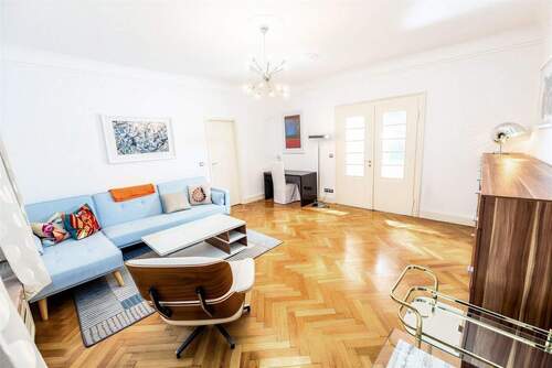 Wohnzimmer - 2 Zimmer Etagenwohnung in Düsseldorf