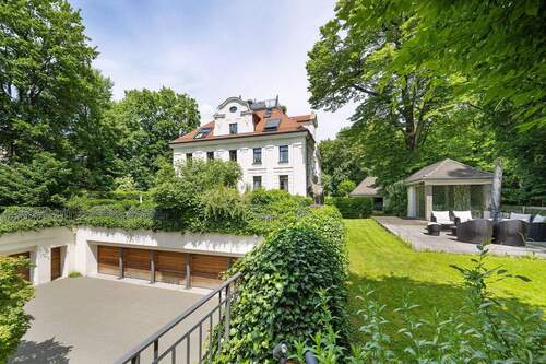 Privater Garten mit Pavillon. - 