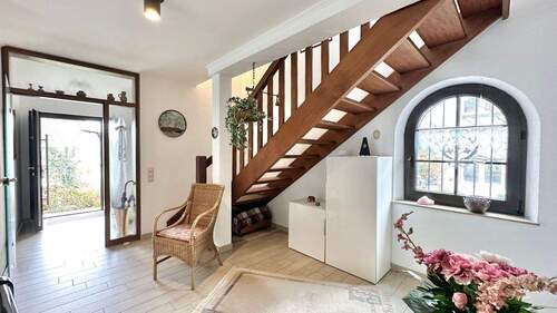 Treppenaufgang - 3 Zimmer Doppelhaushälfte in Odenthal