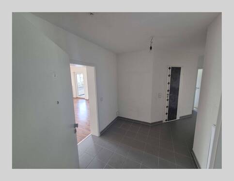 Eingangsbereich - Etagenwohnung mit 85,90 m² in Wenden zum Kaufen