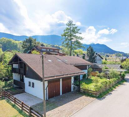 Hausansicht. - Ein Rückzugsort inmitten der Natur. Mit Panoramablick.