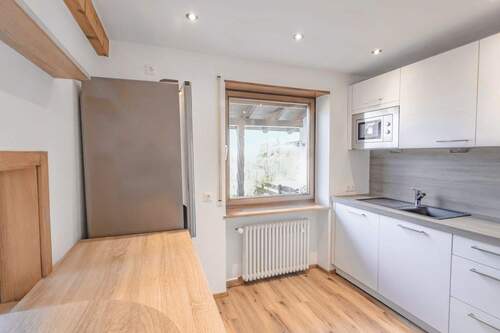 Helle und moderne Einbauküche. - 