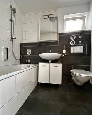 Modernes Bad, neu 2021 - 