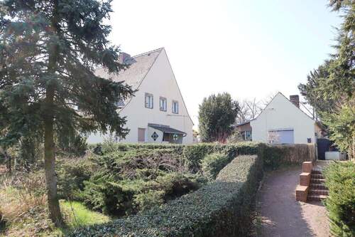 Zugang zum Wohnhaus - 5 Zimmer Doppelhaushälfte in Annaburg
