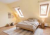 Wohnen/Schlafen I - Bahnhofsnah! 2019 sanierte Dachgeschoss-Wohnung: Einbauküche, modernes Bad, Keller in Schöneweide