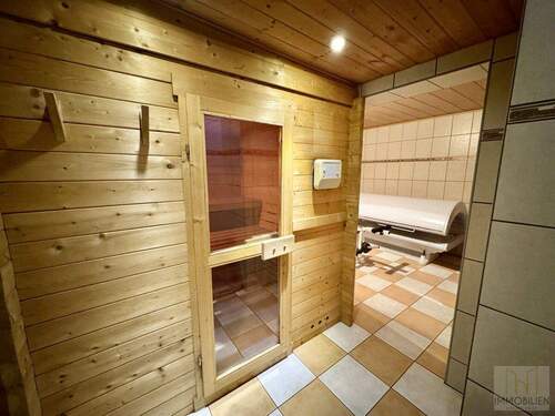EG: Sauna mit Solarium - 