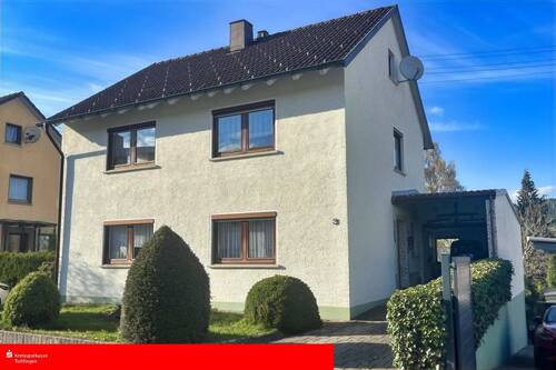 Vorder-/Seitenansicht - Wohnhaus mit schönem Garten in Gosheim