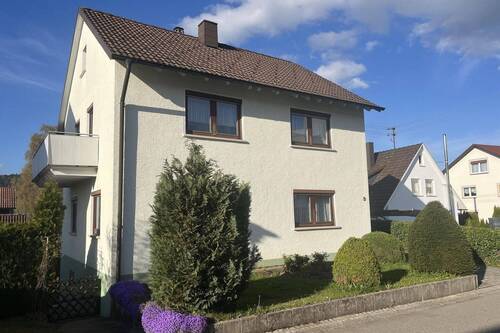 Vorder-/Seitienansicht - 6 Zimmer Einfamilienhaus in Gosheim