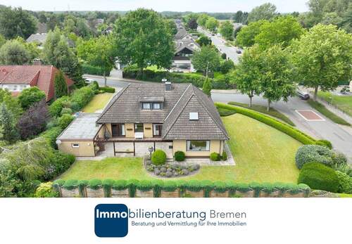 Immobilienberatung Bremen GmbH - Freistehendes Einfamilienhaus mit Ausbaupotenzial und Garage