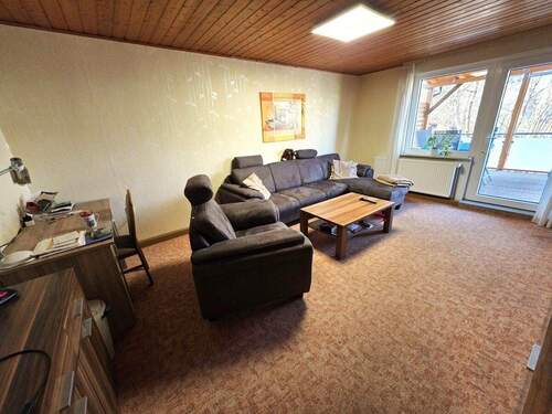 Wohnzimmer mit Zugang Balkon EG - 