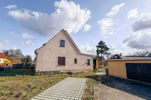 Außenansicht 03 straßenseitig - Einfamilienhaus in Dresden zum Kaufen