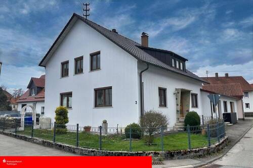 Außenansicht - Wohnhaus mit Gewerbemöglichkeit und 4 Garagen in Wehingen