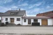 Wohnhaus mit Büroanbau und Garage - 8 Zimmer Einfamilienhaus in Wehingen