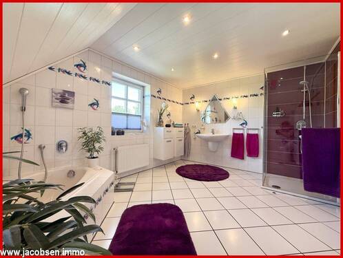 Badezimmer im Dachgeschoss - 