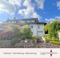 Modernisierte Doppelhaushälfte mit herrlichem Garten, Balkon und Doppelgarage in top gepflegtem Zustand. - Gernsbach